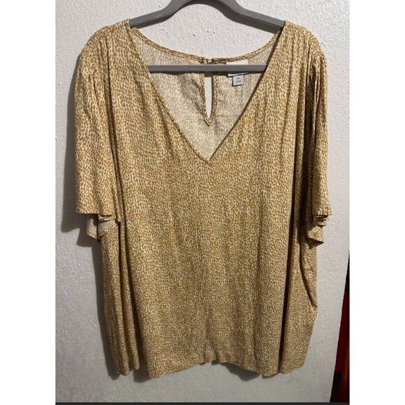 512 Ava & Viv V-Neck Blouse • Mustard Dot Print • Plus Size Casual Chic Top - Picture 2 of 4